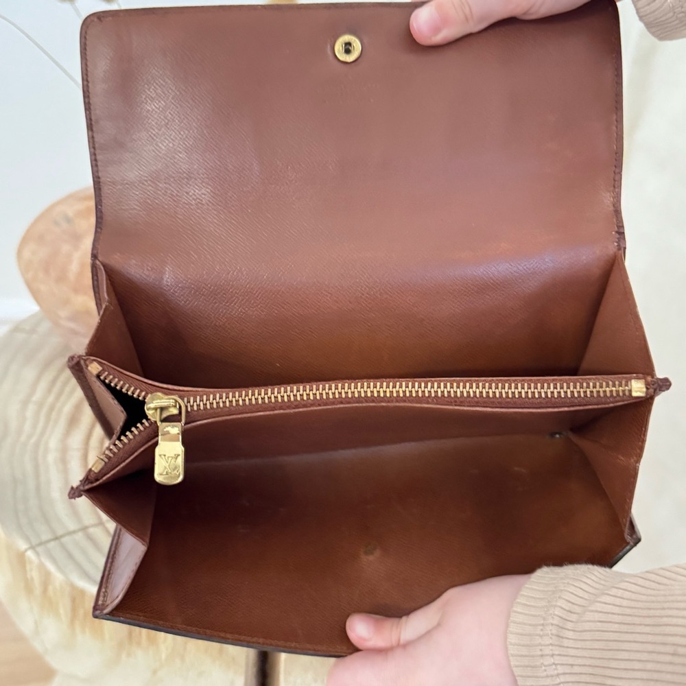 ✅AuthP/Owned✅LOUIS VUITTON SARAH WALLET - Picture 8 of 14